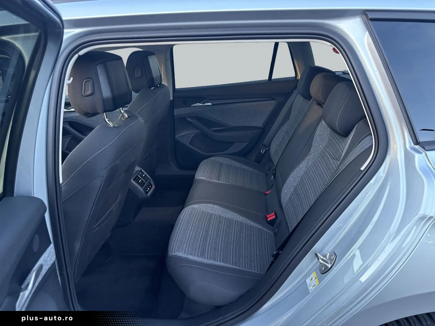SKODA Combi 2.0 TSI 265PS AHK PANO Matrix Head up