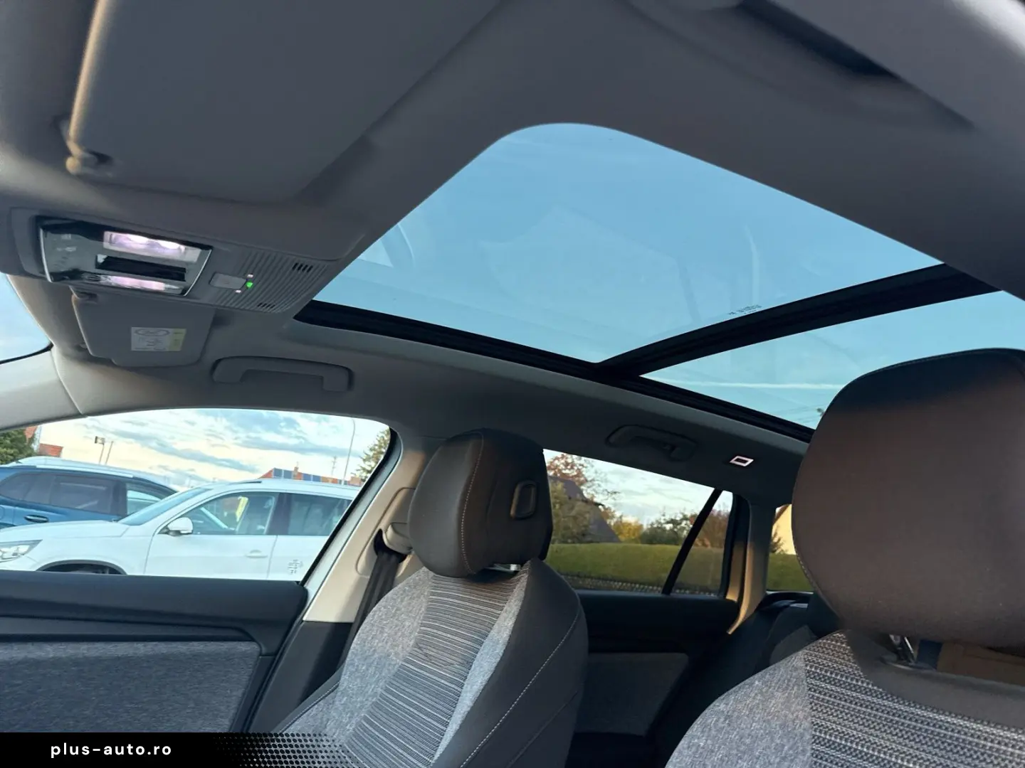 SKODA Combi 2.0 TSI 265PS AHK PANO Matrix Head up