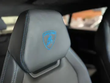 Lamborghini Urus 4.0 V8 PHEV SE 2026