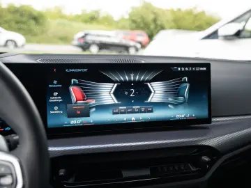 BMW M340i xDrive Touring. Harman Kardon.Innovation