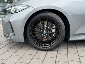 BMW 330 i Tour M Sportpaket Standhzg.el.Sitze Harm.K