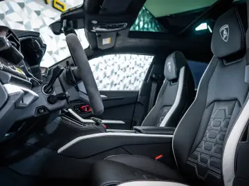 Lamborghini Urus SE BIG Carbon Interieur  B&O3D