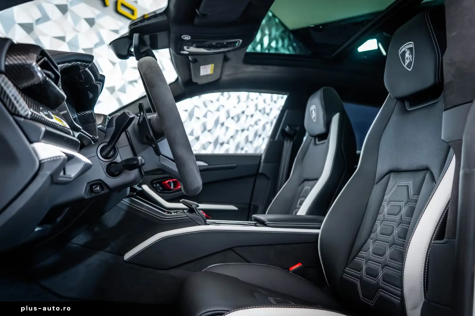Lamborghini Urus SE BIG Carbon Interieur  B&O3D
