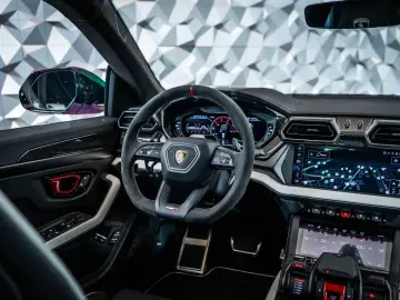Lamborghini Urus SE BIG Carbon Interieur  B&O3D