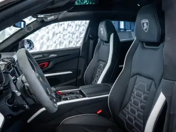 Lamborghini Urus SE BIG Carbon Interieur  B&O3D
