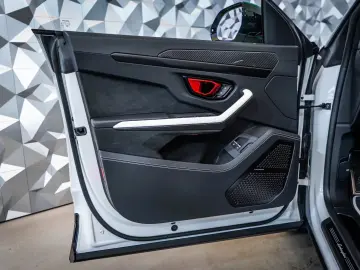 Lamborghini Urus SE BIG Carbon Interieur  B&O3D