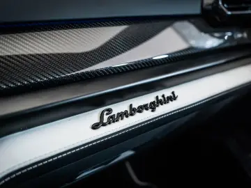 Lamborghini Urus SE BIG Carbon Interieur  B&O3D