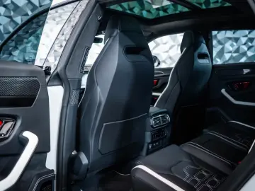 Lamborghini Urus SE BIG Carbon Interieur  B&O3D
