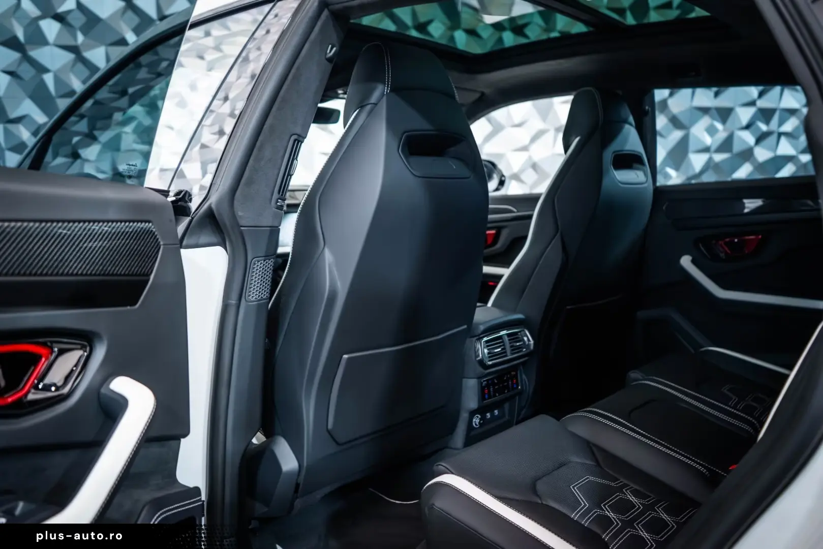 Lamborghini Urus SE BIG Carbon Interieur  B&O3D