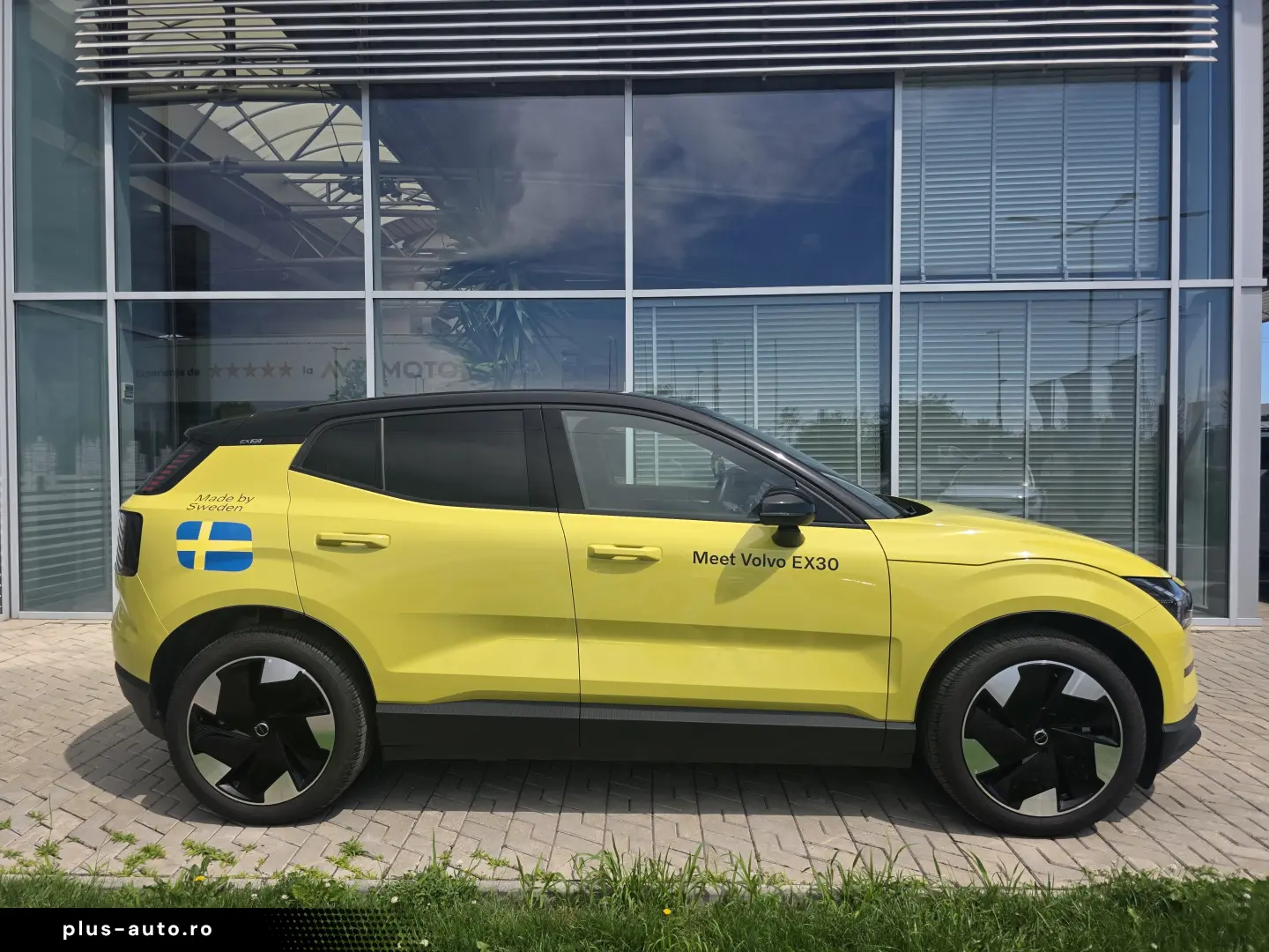 Volvo EX30 Plus Single Motor Extended Range  RWD 200 272