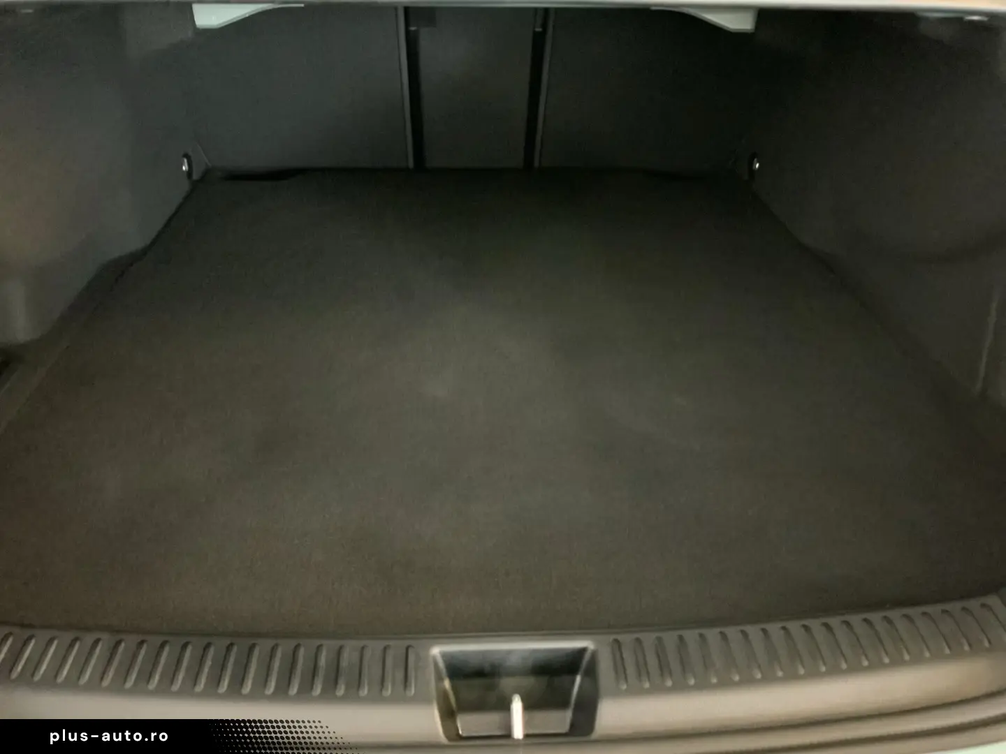 Mercedes-Benz E 300 e  AVANTGARDE DIGITAL LIGHT DISTRO 360