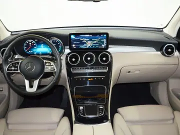 MERCEDES-BENZ GLC 300 DE 4M AIRMATIC DISTR  AHK MASS…