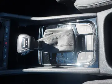 SKODA Kodiaq L&K DSG 4x4 LED PDC 360 Kamera PANO SHZ