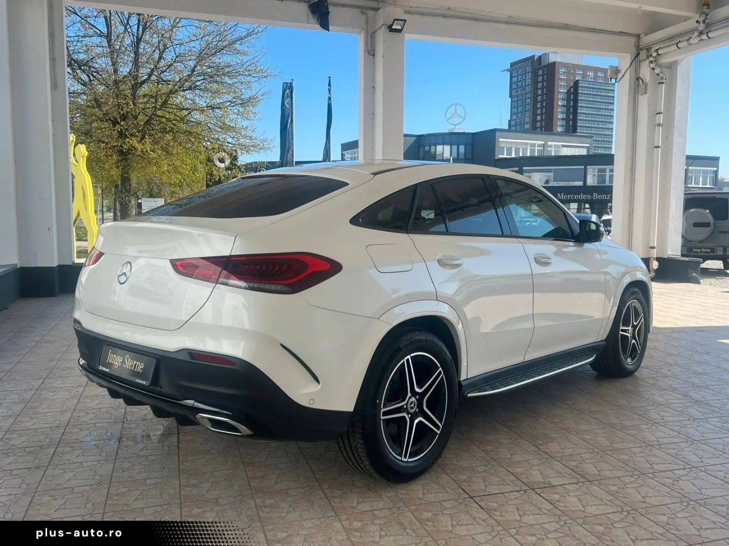 MERCEDES-BENZ GLE 350 d 4M AMG Pano Night Airmatic Burmester
