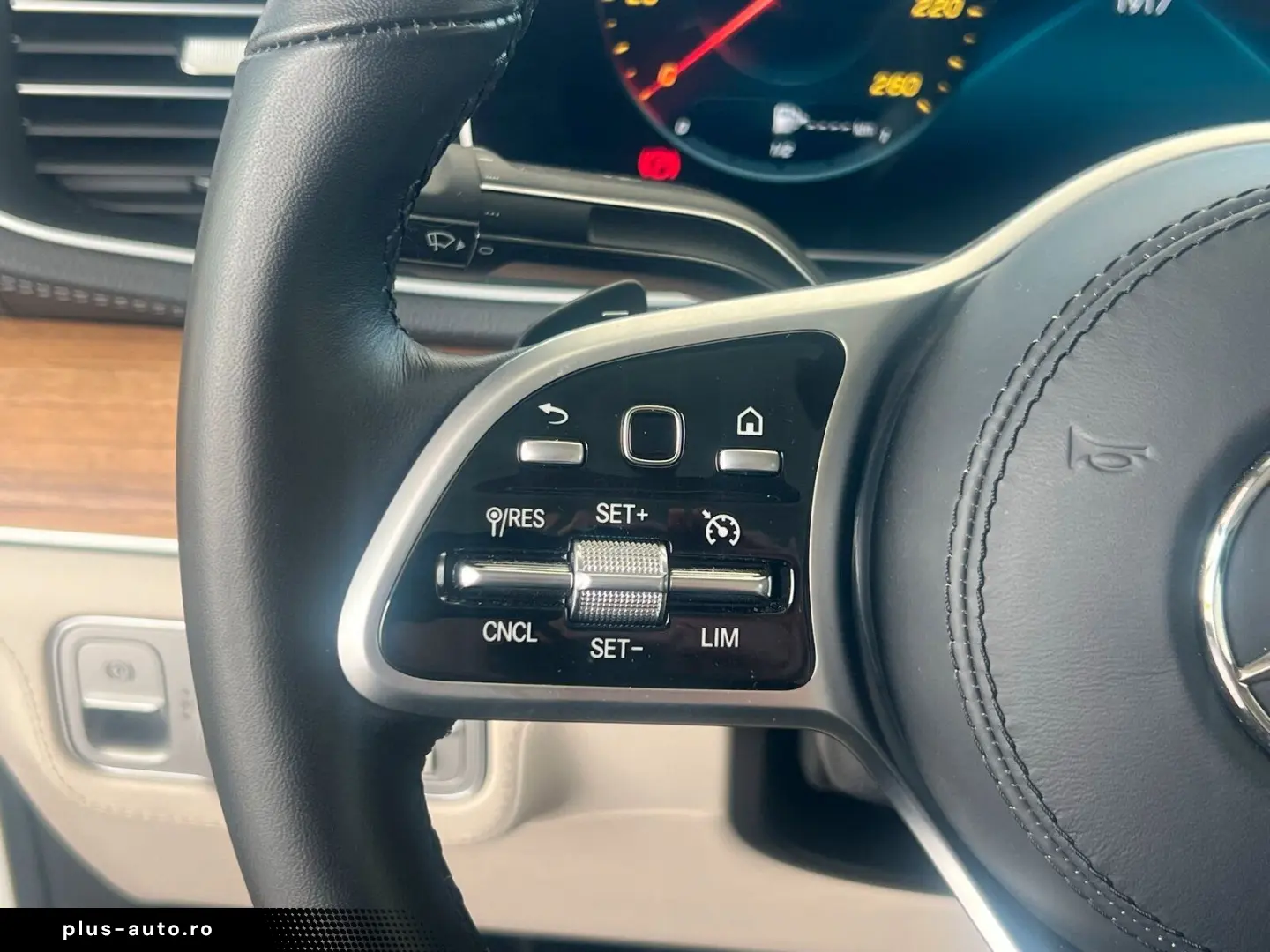 MERCEDES-BENZ GLE 350 d 4M AMG Pano Night Airmatic Burmester