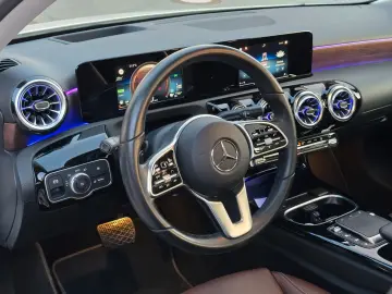 MERCEDES-BENZ A 250 e Limousine Prog. Pano LED HUD K…