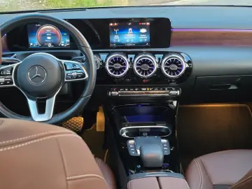 MERCEDES-BENZ A 250 e Limousine Prog. Pano LED HUD K…