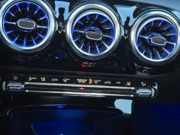 MERCEDES-BENZ A 250 e Limousine Prog. Pano LED HUD K…