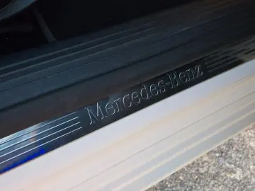 MERCEDES-BENZ A 250 e Limousine Prog. Pano LED HUD K…