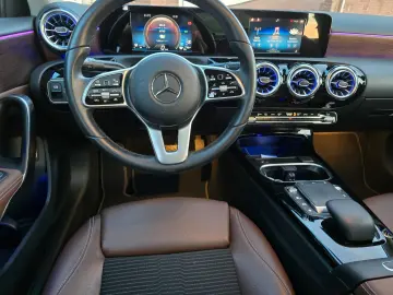 MERCEDES-BENZ A 250 e Limousine Prog. Pano LED HUD K…