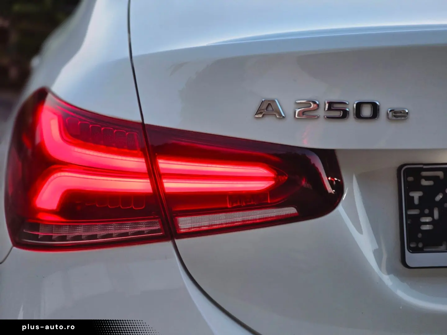 MERCEDES-BENZ A 250 e Limousine Prog. Pano LED HUD K&hellip;