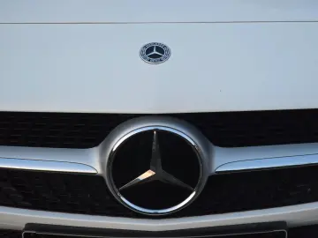 MERCEDES-BENZ A 250 e Limousine Prog. Pano LED HUD K…