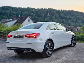 MERCEDES-BENZ A 250 e Limousine Prog. Pano LED HUD K…