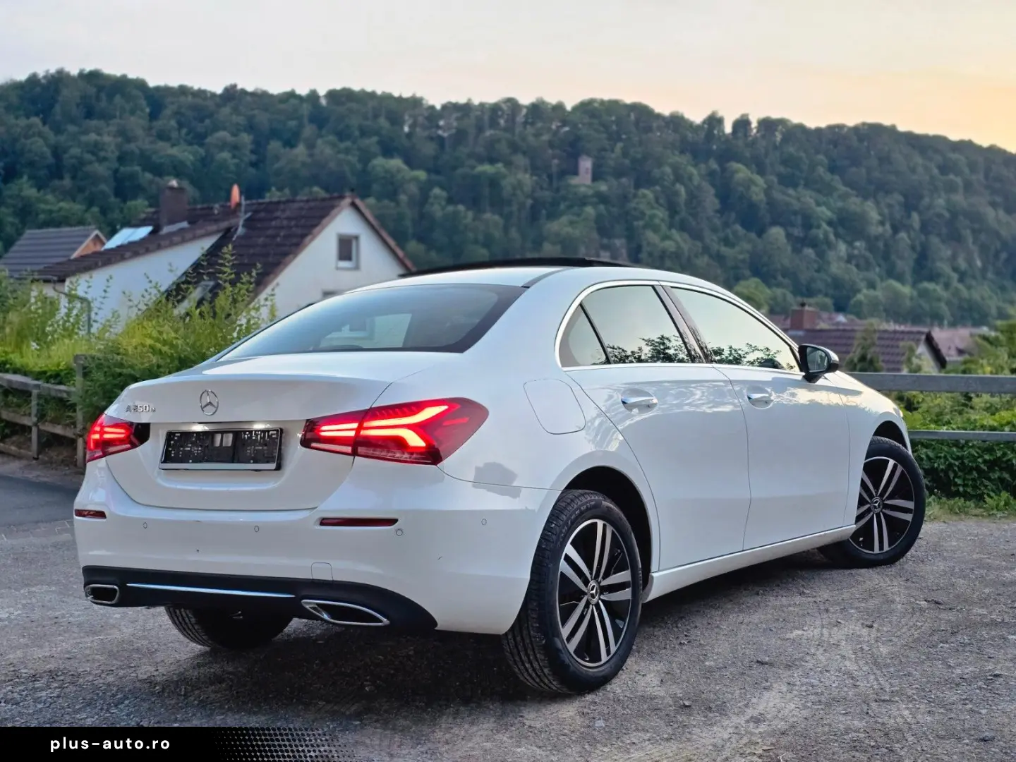 MERCEDES-BENZ A 250 e Limousine Prog. Pano LED HUD K&hellip;