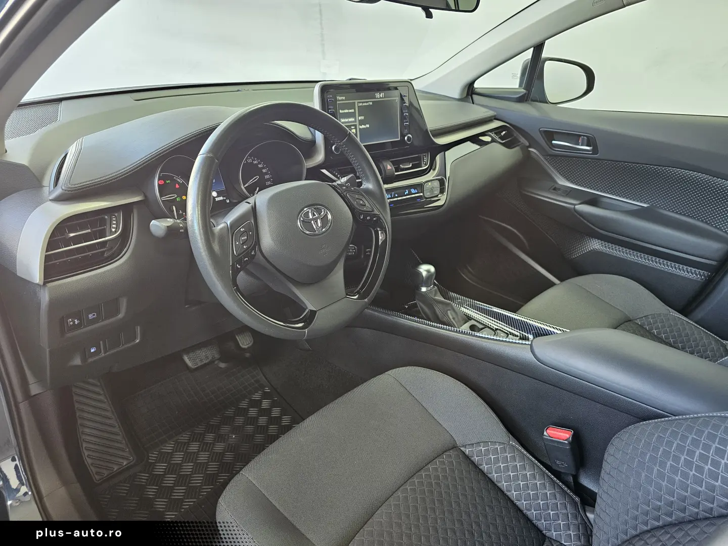 TOYOTA C-HR 2023 — imagine 8