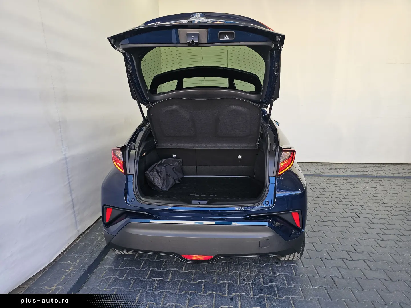 TOYOTA C-HR 2023 — imagine 23