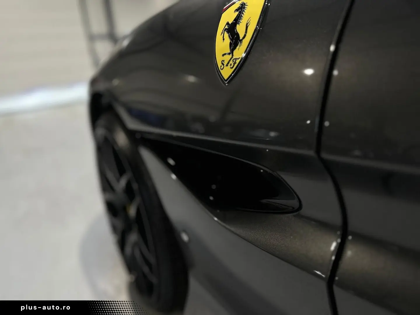 FERRARI Portofino GRIGIO SILVERST. BORDEAUX TOP gepflegt