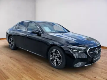 MERCEDES-BENZ E 450 d 4M AVANTGARDE  PANO-DACH LEDER…