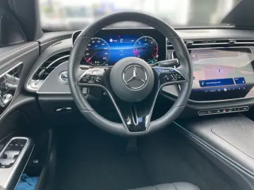 MERCEDES-BENZ E 450 d 4M AVANTGARDE  PANO-DACH LEDER…