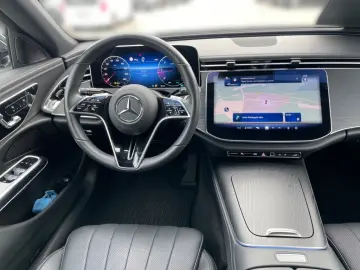 MERCEDES-BENZ E 450 d 4M AVANTGARDE  PANO-DACH LEDER…