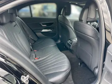 MERCEDES-BENZ E 450 d 4M AVANTGARDE  PANO-DACH LEDER…