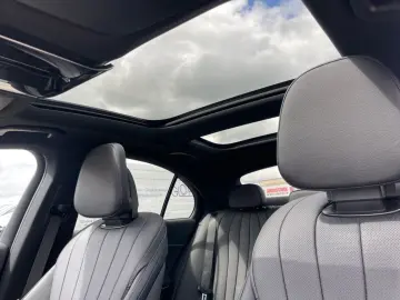 MERCEDES-BENZ E 450 d 4M AVANTGARDE  PANO-DACH LEDER…