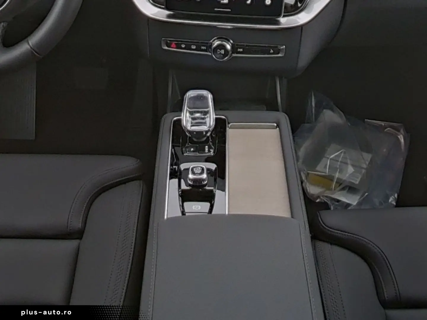 VOLVO XC90 FACELIFT Plus Dark Recharge Plug-In Hybrid