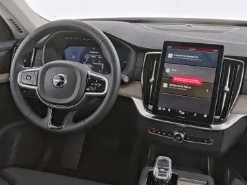 VOLVO XC90 FACELIFT Plus Dark Recharge Plug-In Hybrid