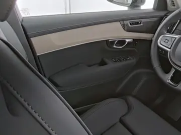 VOLVO XC90 FACELIFT Plus Dark Recharge Plug-In Hybrid