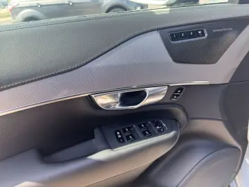 VOLVO XC90 B5 AWD Plus-Bright 7S Nappaleder Licht-Pake