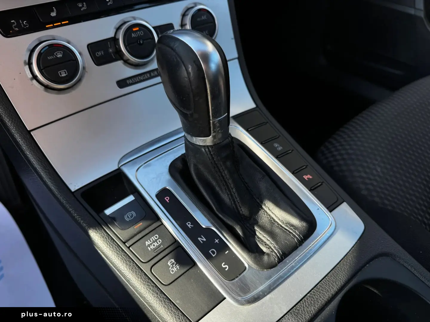 Volkswagen Passat    2.0 TDI    Automat    Scuane incalzite