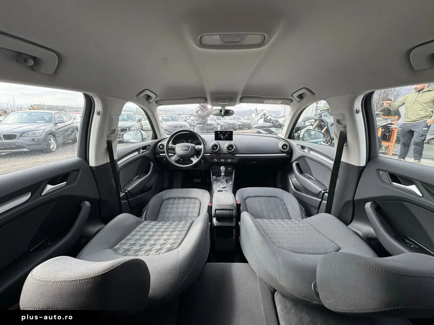 Audi A3 Sportback    Automat    Navigatie    Scuane incalzit
