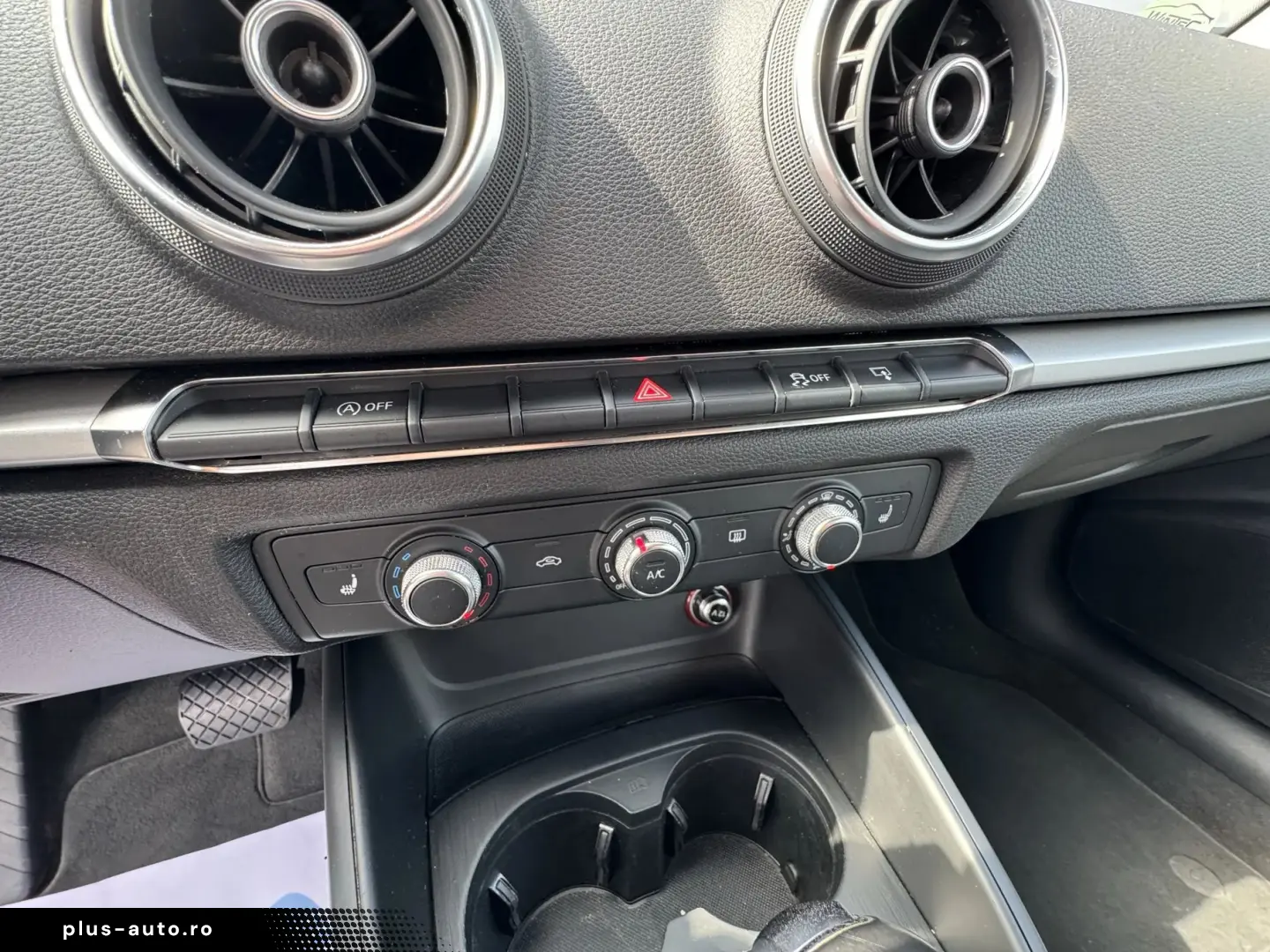 Audi A3 Sportback    Automat    Navigatie    Scuane incalzit