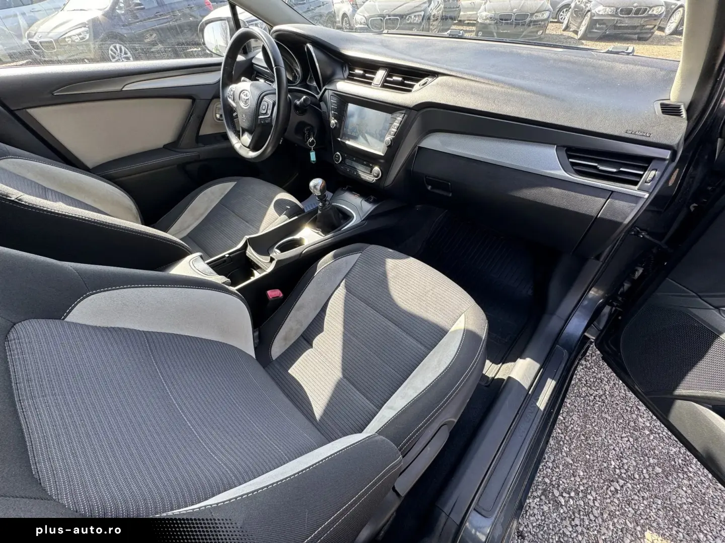 Toyota Avensis    2.0d    Navigatie    Scaune incalzite