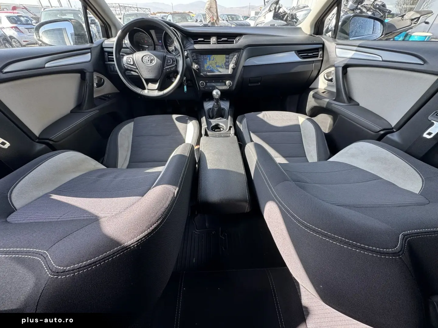 Toyota Avensis    2.0d    Navigatie    Scaune incalzite