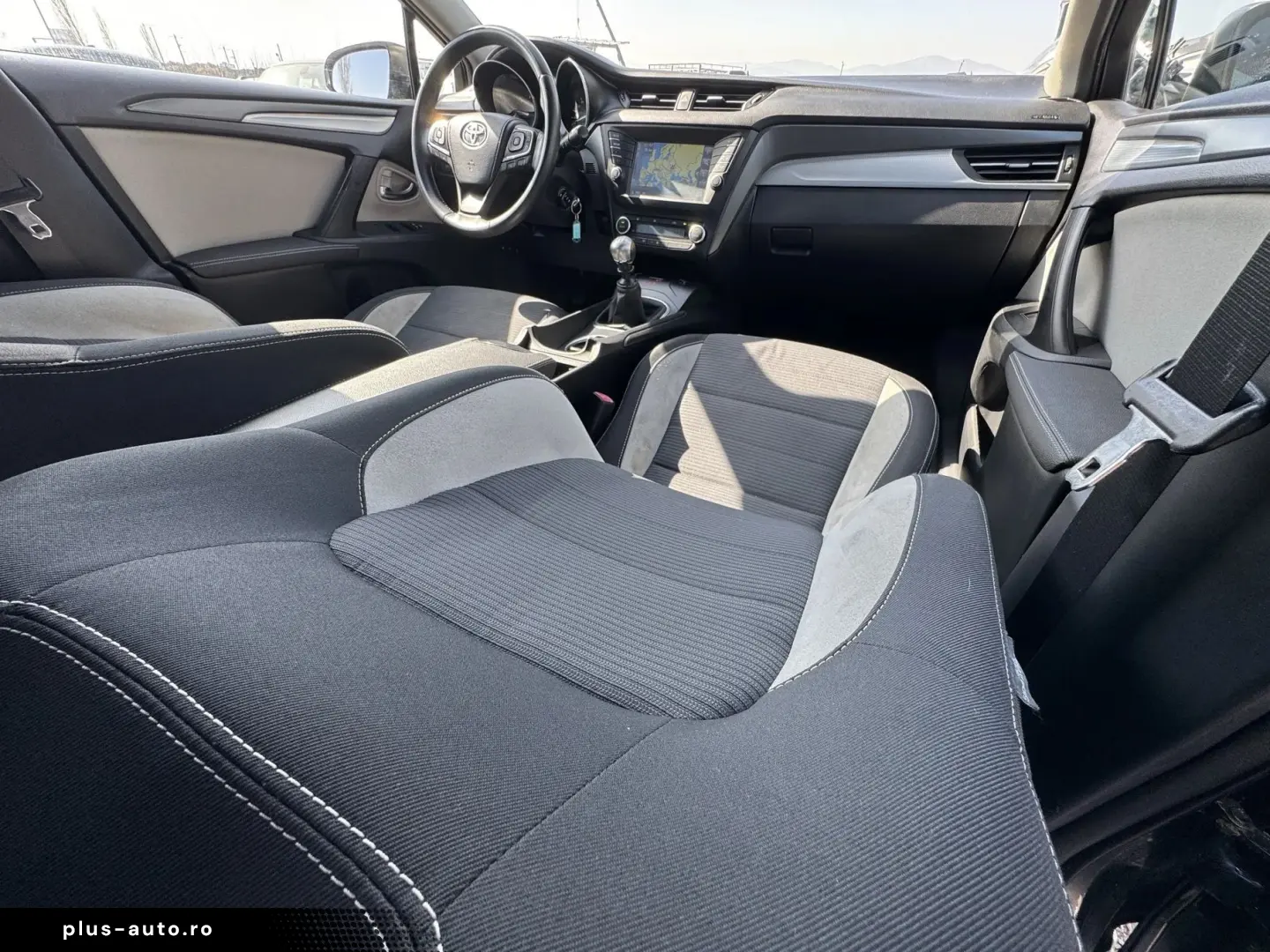 Toyota Avensis    2.0d    Navigatie    Scaune incalzite