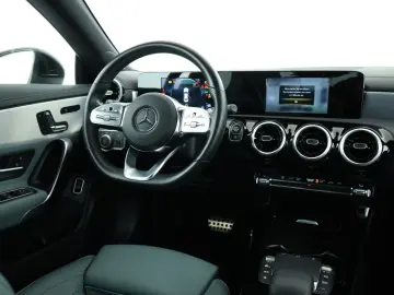 MERCEDES-BENZ CLA 250 AMG LED Sound Navi Sitzhzg Kam…