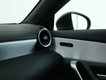 MERCEDES-BENZ CLA 250 AMG LED Sound Navi Sitzhzg Kam…