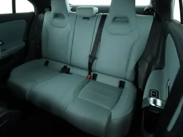 MERCEDES-BENZ CLA 250 AMG LED Sound Navi Sitzhzg Kam…