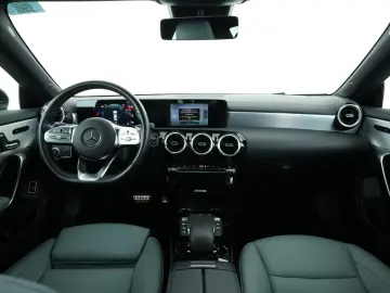 MERCEDES-BENZ CLA 250 AMG LED Sound Navi Sitzhzg Kam…